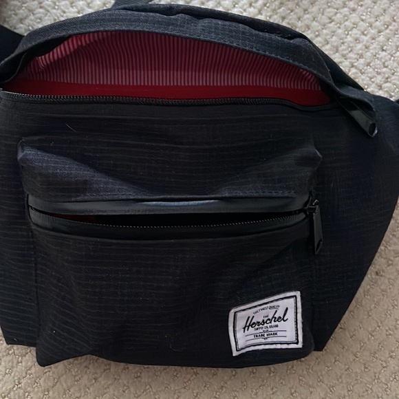 Herschel Fanny Pack - Picture 2 of 5